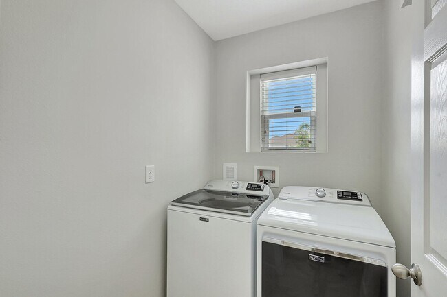 Building Photo - 11181 SW Sophronia St