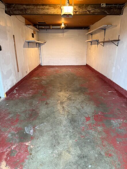 Building Photo - 701 NE 22nd Ave