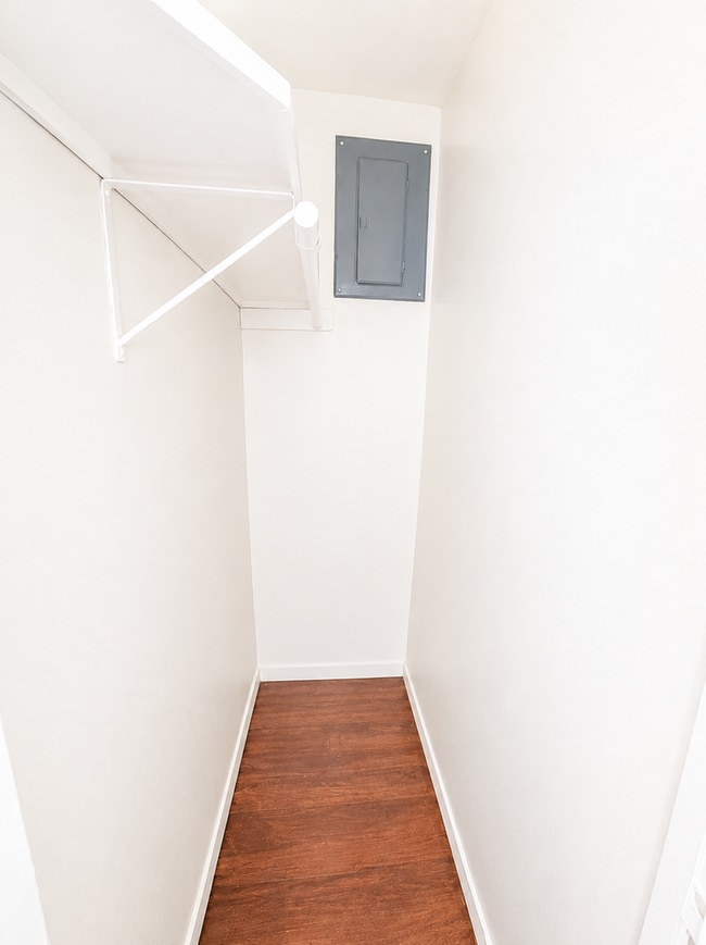 Building Photo - AVAILABLE NOW!! APPLY TODAY ON OUR WEBSITE!!
