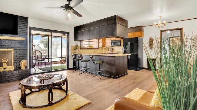 Building Photo - Fully furnished Airbnb with a pool