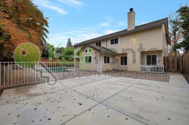 Building Photo - 1330 Kingswood Dr