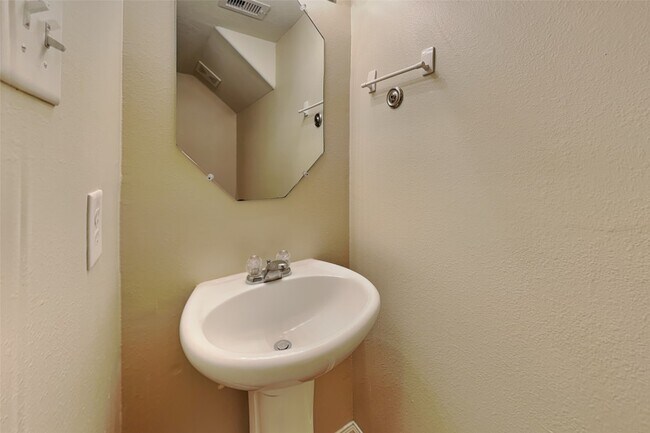 Building Photo - 15458 Bammel Oaks Ct