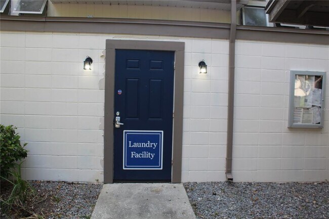 Building Photo - 1700 SW 16th Ct