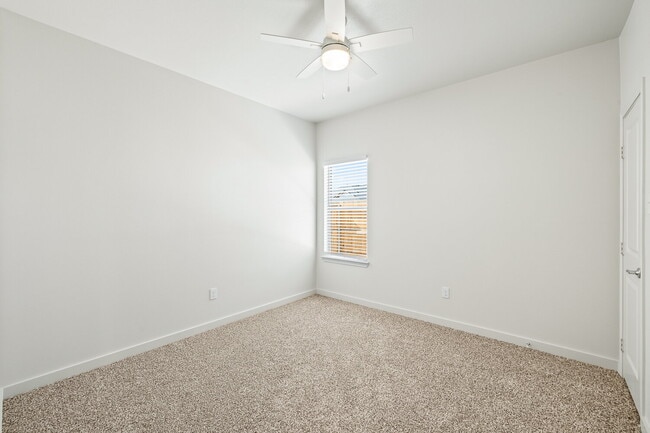 Building Photo - Like new townhome in Frenship East!