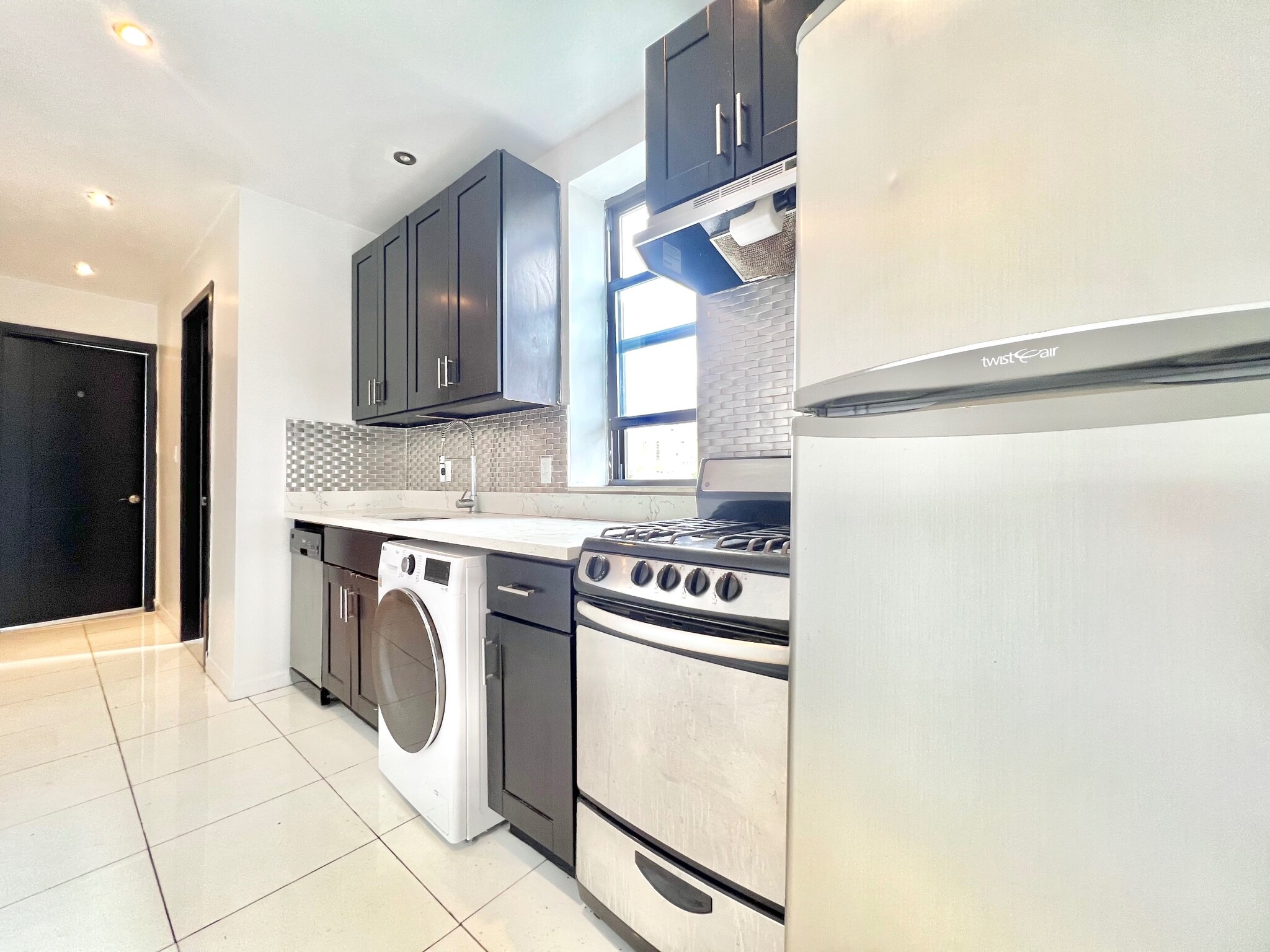 Building Photo - 953 Columbus Ave