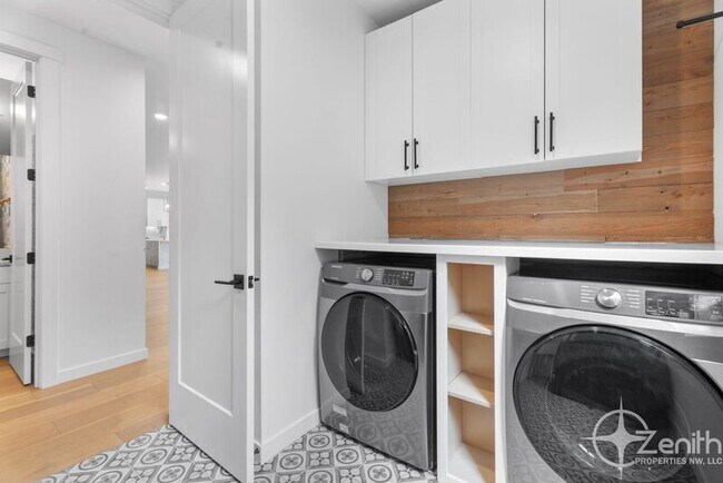 Building Photo - 990 W Magnolia Loop