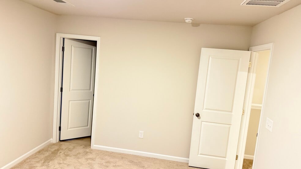 Building Photo - 729 Peyden Ln