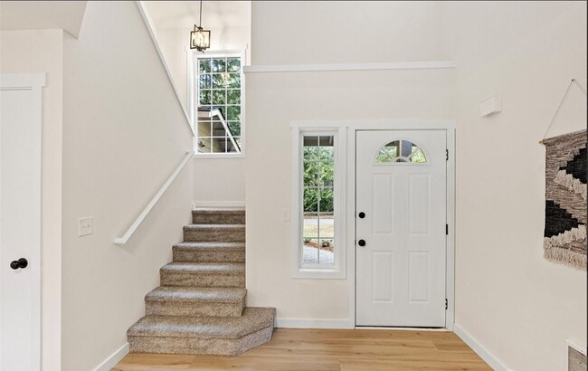 Building Photo - 13619 Sandy Point E NW