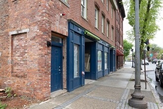 Building Photo - 300 Main St