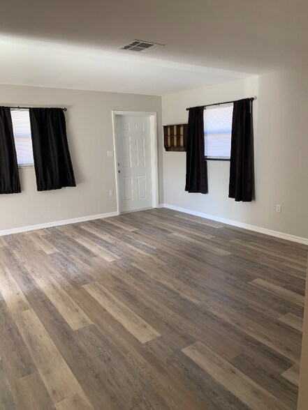 Building Photo - 1937 Collier Ave