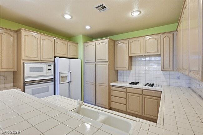 Building Photo - 9236 Eagle Ridge Dr