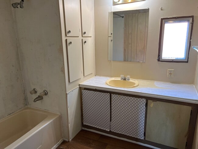 Building Photo - Country living at its BEST ! 2 bedroom 1 1/2 bathroom home