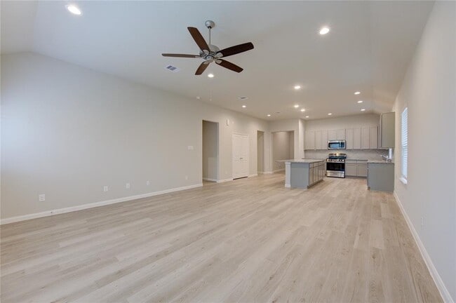 Building Photo - 3939 Sugardale St