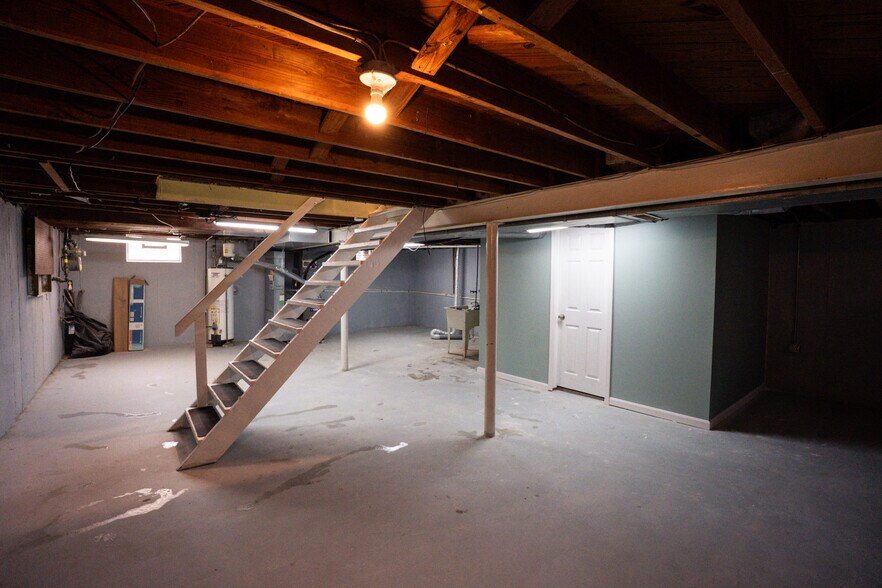 Building Photo - 1758 Sanborn Dr