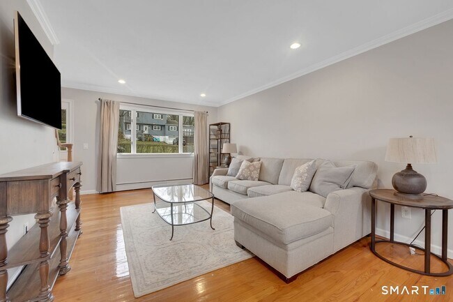 Building Photo - 51 Ledgewood Dr