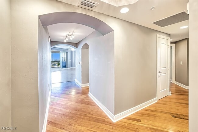 Building Photo - 2104 W First St