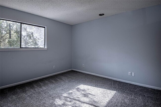 Building Photo - 24468 Country Clb Dr