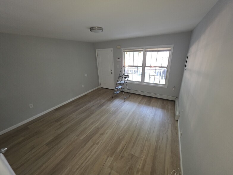 Building Photo - 59 12th Ave
