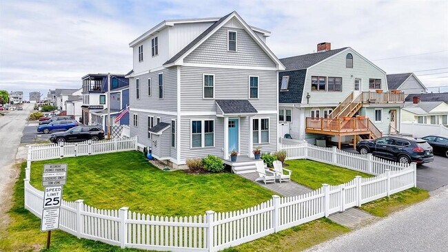 Primary Photo - 352 Portsmouth Ave