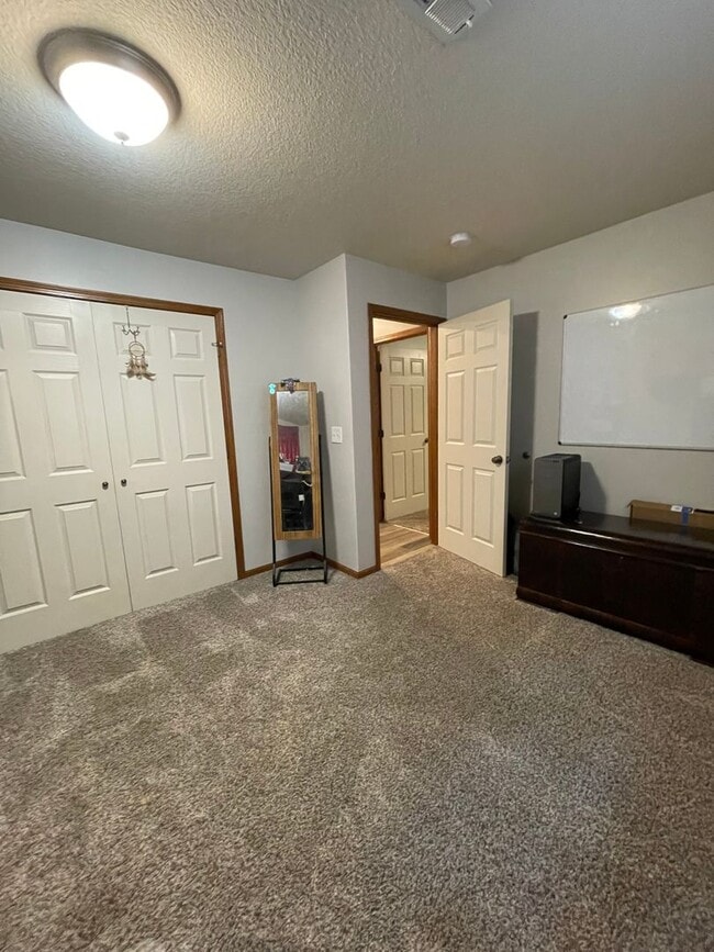 Building Photo - 825 Locharno Dr