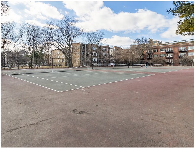 Building Photo - 1127 W Farwell Ave