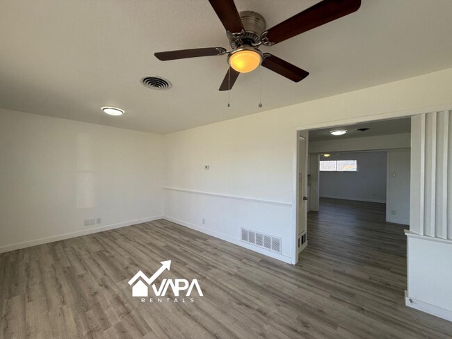 Building Photo - 4419 Tropical Dr