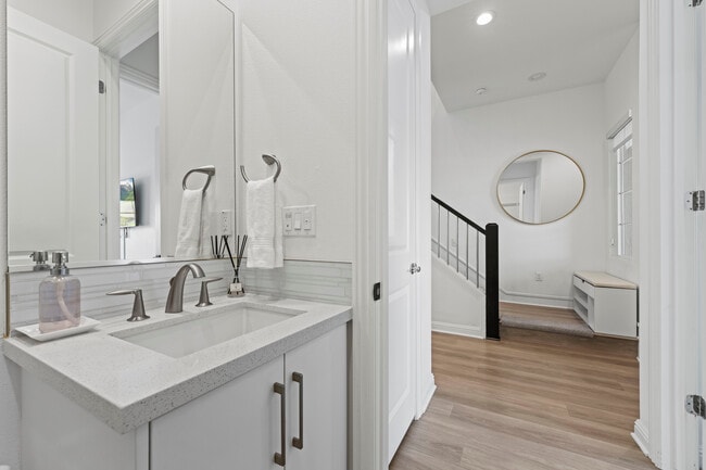 Building Photo - 20847 Acorn Cir