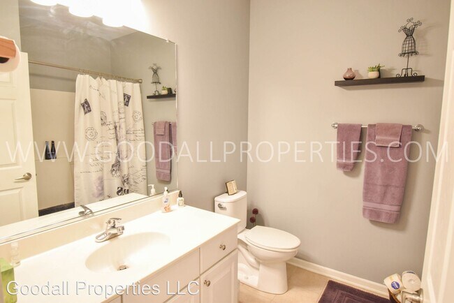 Building Photo - 2 br, 2 bath House - 3031 Grand Ave #214