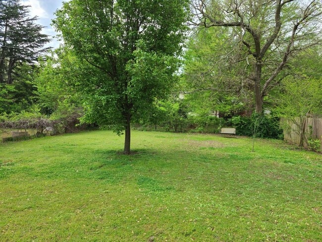 Building Photo - Updated, trendy and Ready for move in! 2 b...