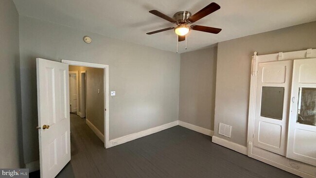 Building Photo - 2554 N Bouvier St
