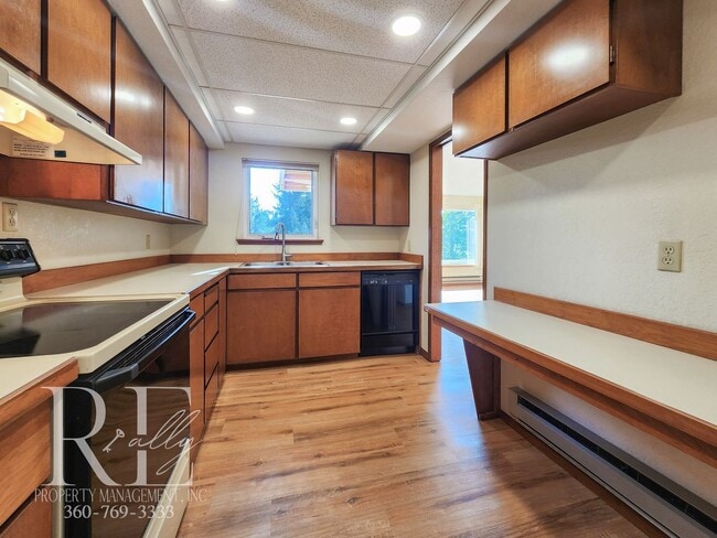 Building Photo - Waterfront Views & Peaceful Living – 2BR w...
