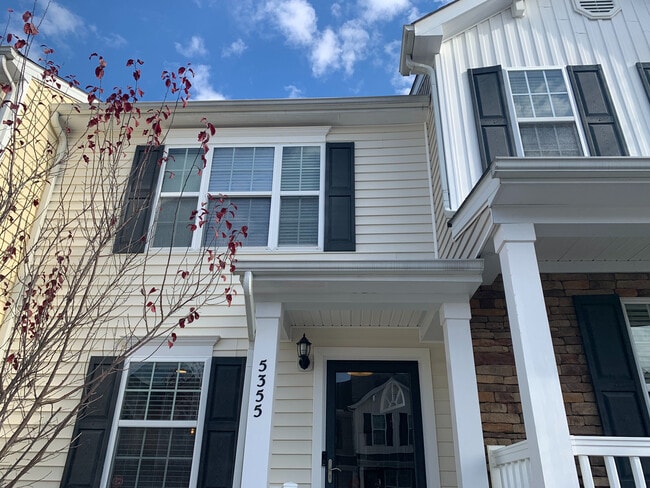 Building Photo - Room in Townhome on Big Bass Dr