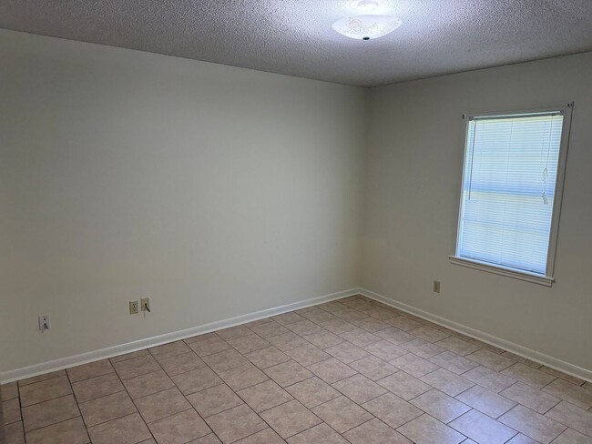 Building Photo - 3109-B Quail Court
