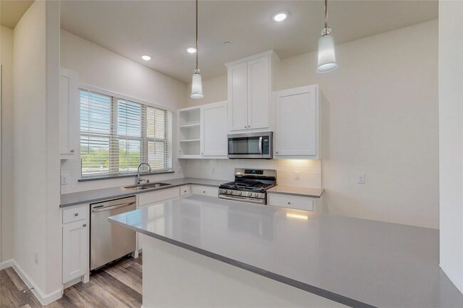 Building Photo - 4 Bed and 3 Bath Luxurious Townhome in Frisco!