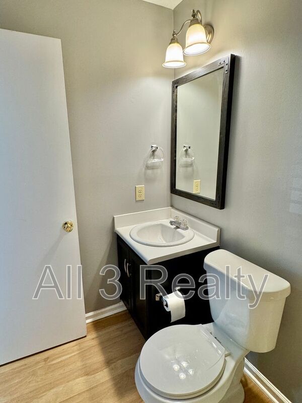 Building Photo - 728 E Gardendale Dr