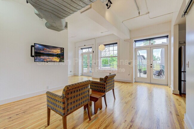 Building Photo - 2700 Albany St