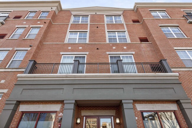 Building Photo - 443 2nd St