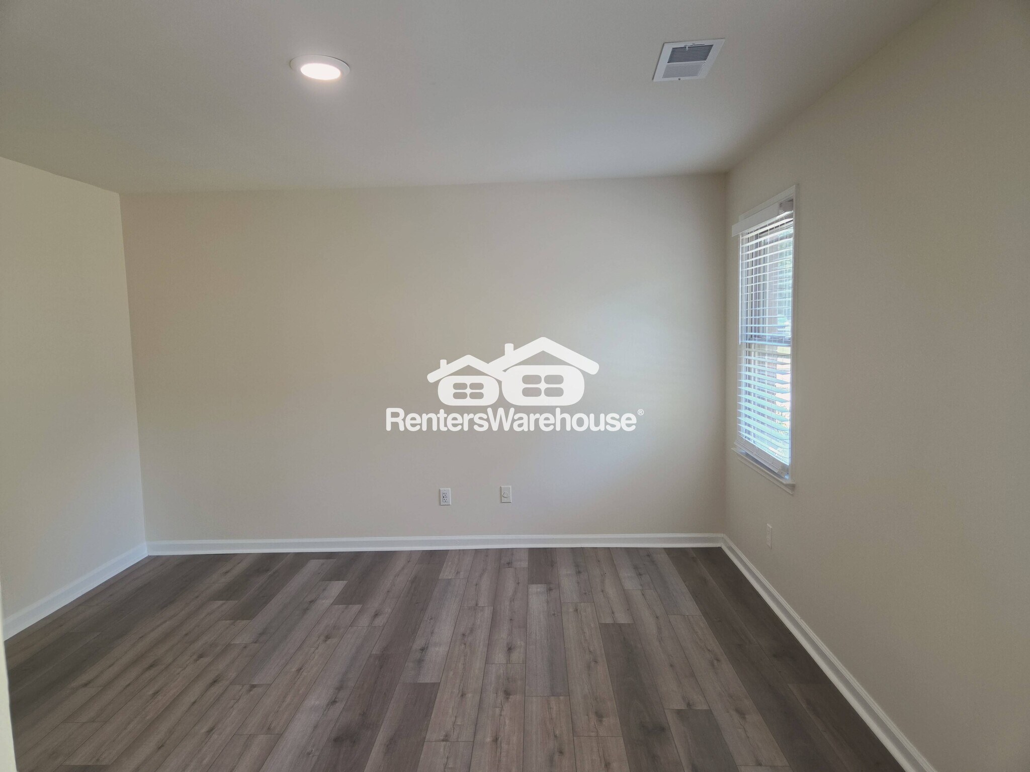 Building Photo - 300 Saddle Creek Ln