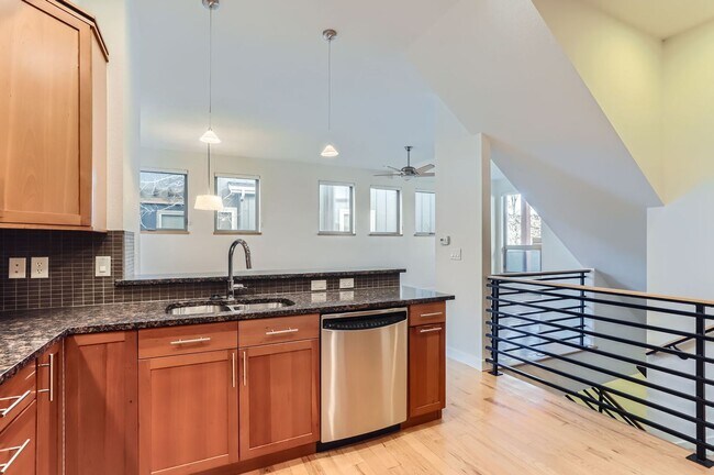 Building Photo - Modern 4-Bedroom Townhouse with Stunning Views in Boulder, CO