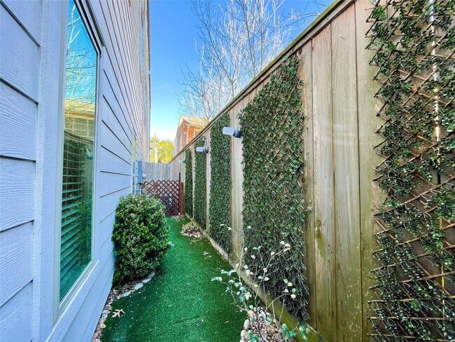 Building Photo - 4805 Jackson St