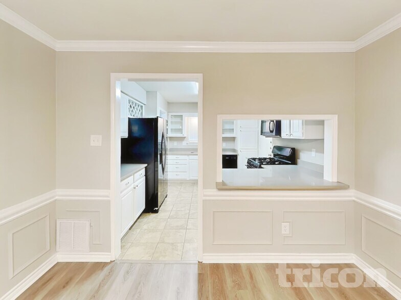 Building Photo - 2124 Glenn Ln