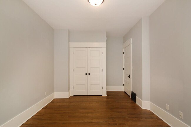 Building Photo - 360 Richard Terrace SE