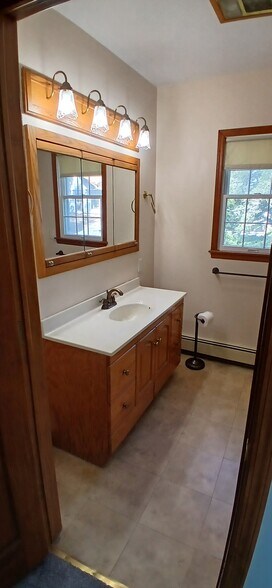 Bathroom - 2nd Floor - 57 Brook St