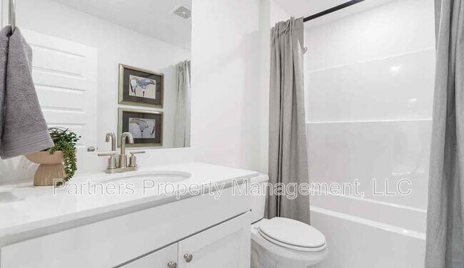 Building Photo - 1918 Larkspur St