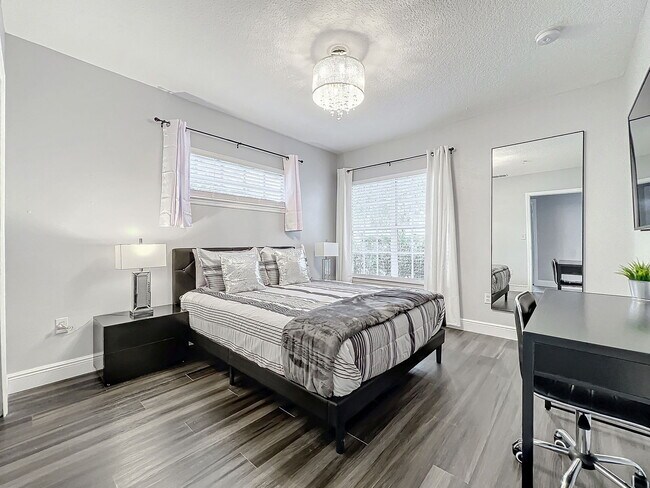 Building Photo - South Kirkman Road, Orlando, FL 32811 - 2 BR 2 BA condo