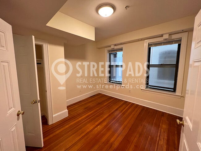 Building Photo - 881 Massachusetts Ave