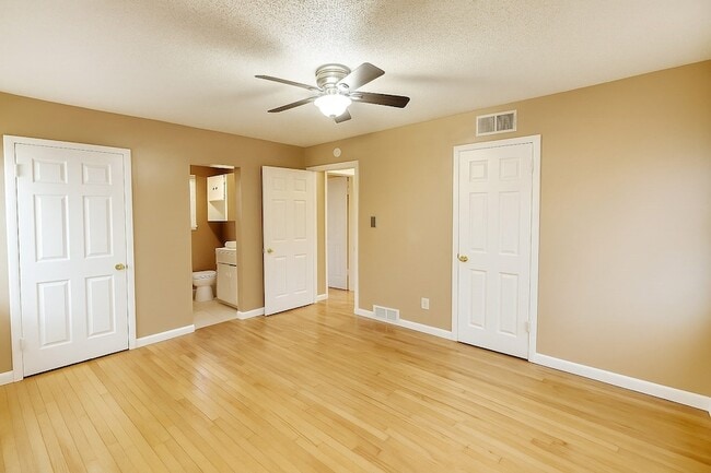 Building Photo - 822 Bandera Ln