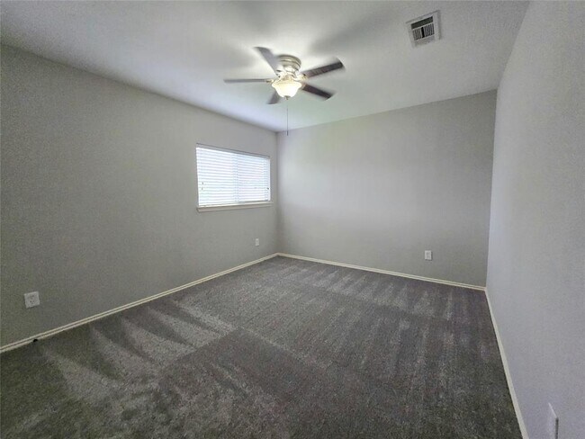 Building Photo - 1423 Stone Bluff Dr