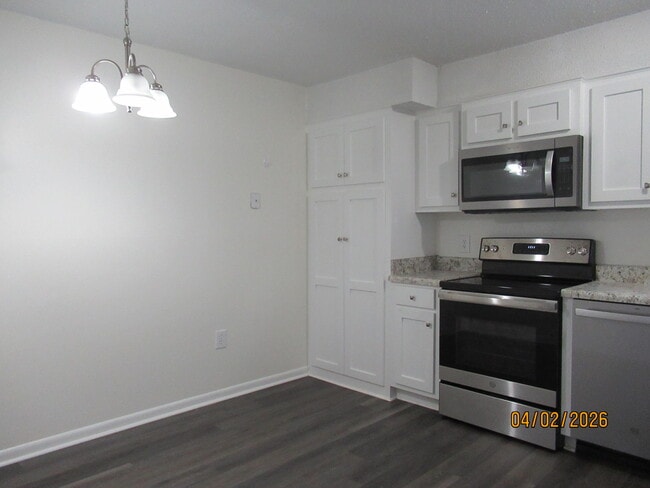 Building Photo - 251 Rast St