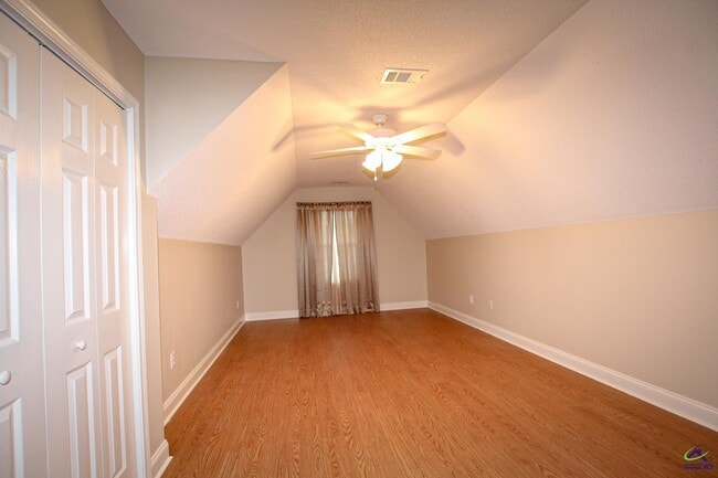 Building Photo - 221 Hummingbird Ln